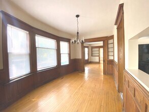1901 E Newberry Blvd, Unit 1901 Lower in Milwaukee, WI - Building Photo - Building Photo