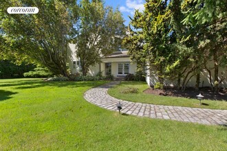 102 Old Barn Ln in Sagaponack, NY - Building Photo - Building Photo