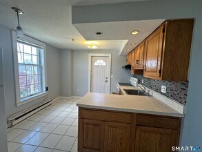 196 Ocean Ave in New London, CT - Building Photo - Building Photo
