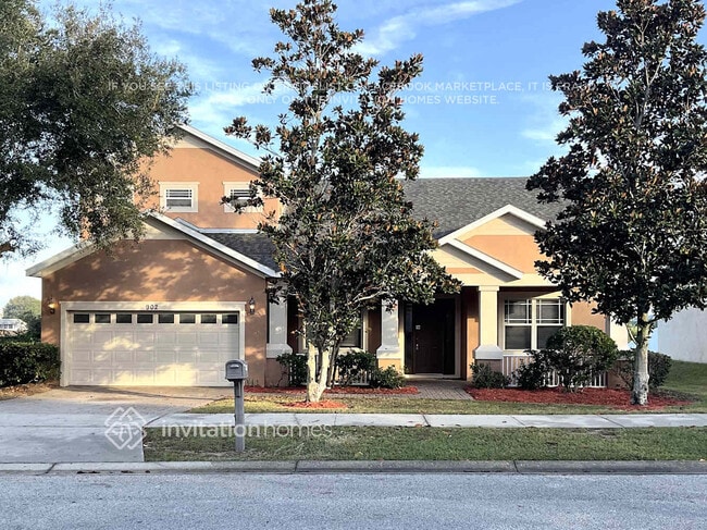 property at 902 Willow Oak Loop