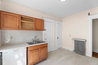 38 Hubinger St, Unit 2 in New Haven, CT - Building Photo - Building Photo