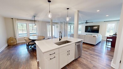 103 Hillock Dr in Powells Point, NC - Building Photo - Building Photo