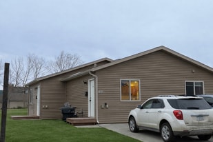 106 11th St NE, Unit B in Bemidji, MN - Building Photo