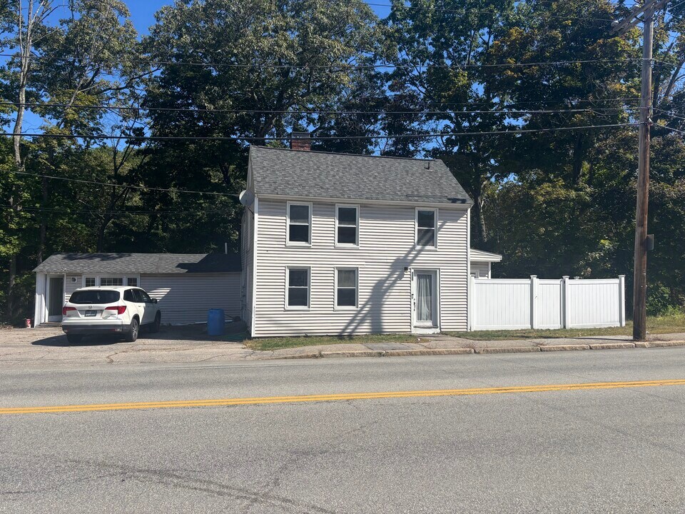292 Nashua St, Unit 1 in Milford, NH - Building Photo