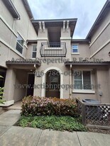 2308 Las Palomas Loop in Lincoln, CA - Building Photo