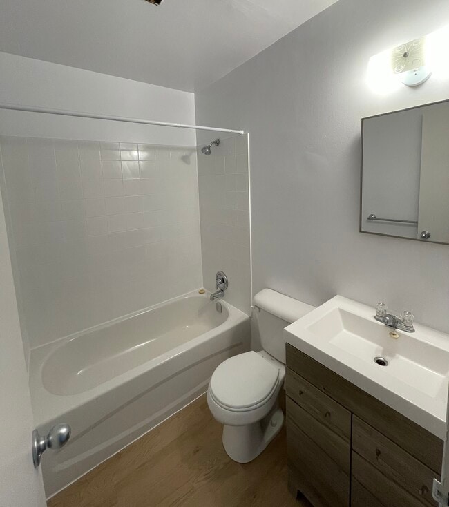 73 Conroy Cres in Guelph, ON - Building Photo - Building Photo