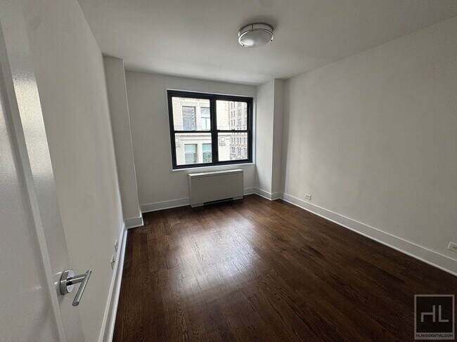 5 AVENUE, Unit 16L in New York, NY - Foto de edificio - Building Photo