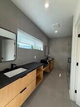 9213 White Oak Ave in Northridge, CA - Building Photo - Building Photo