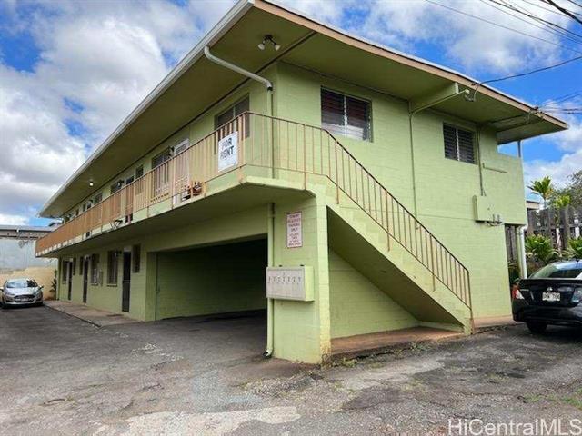 property at 922 Palm Pl