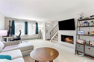 1520 NE 195th St in Lake Forest Park, WA - Building Photo - Building Photo