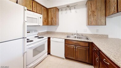 2303 NE 6th St in Cape Coral, FL - Building Photo - Building Photo