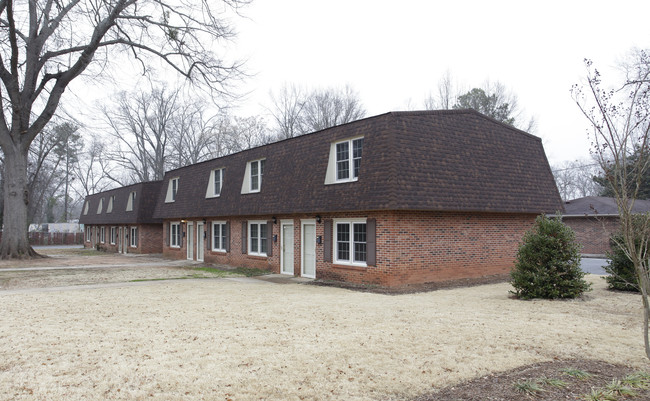 Calhoun Arms apartments in Anderson, SC - Building Photo - Building Photo