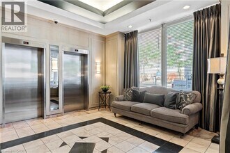 430 Pearl St in Burlington, ON - Building Photo - Building Photo