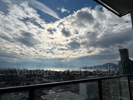 1488 Bertram St in Kelowna, BC - Building Photo