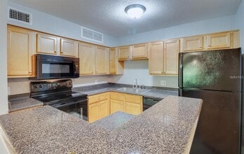 415 Lakepointe Dr in Altamonte Springs, FL - Building Photo - Building Photo