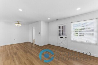 2215 Marigold Pl in San Diego, CA - Building Photo - Building Photo