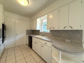 2711 Little John Ln in Austin, TX - Building Photo - Building Photo