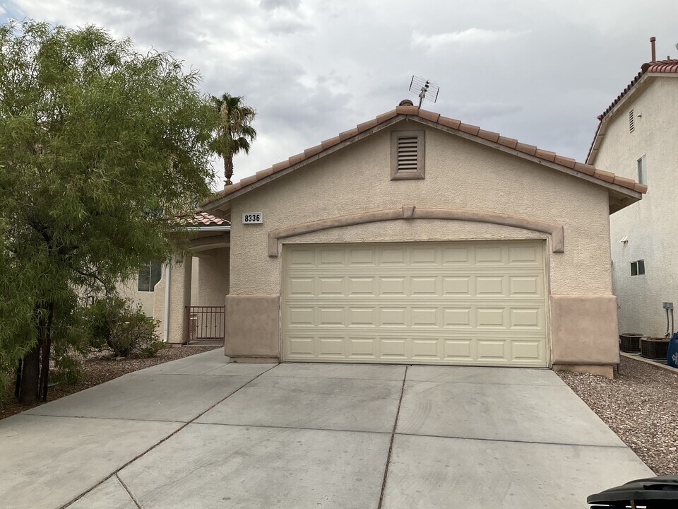 8336 Crown Peak Ave in Las Vegas, NV - Building Photo