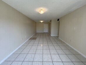 3600 NW 21st St in Lauderdale Lakes, FL - Building Photo - Building Photo