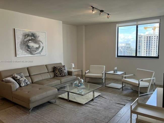 999 SW 1st Ave, Unit #2413 in Miami, FL - Building Photo - Building Photo