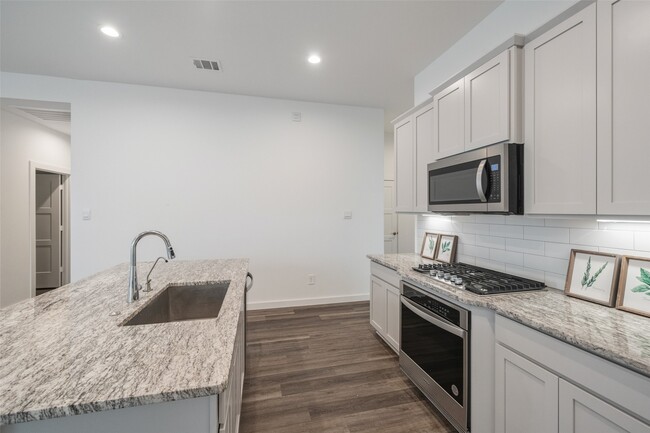 property at 1613 Sunbend Ln