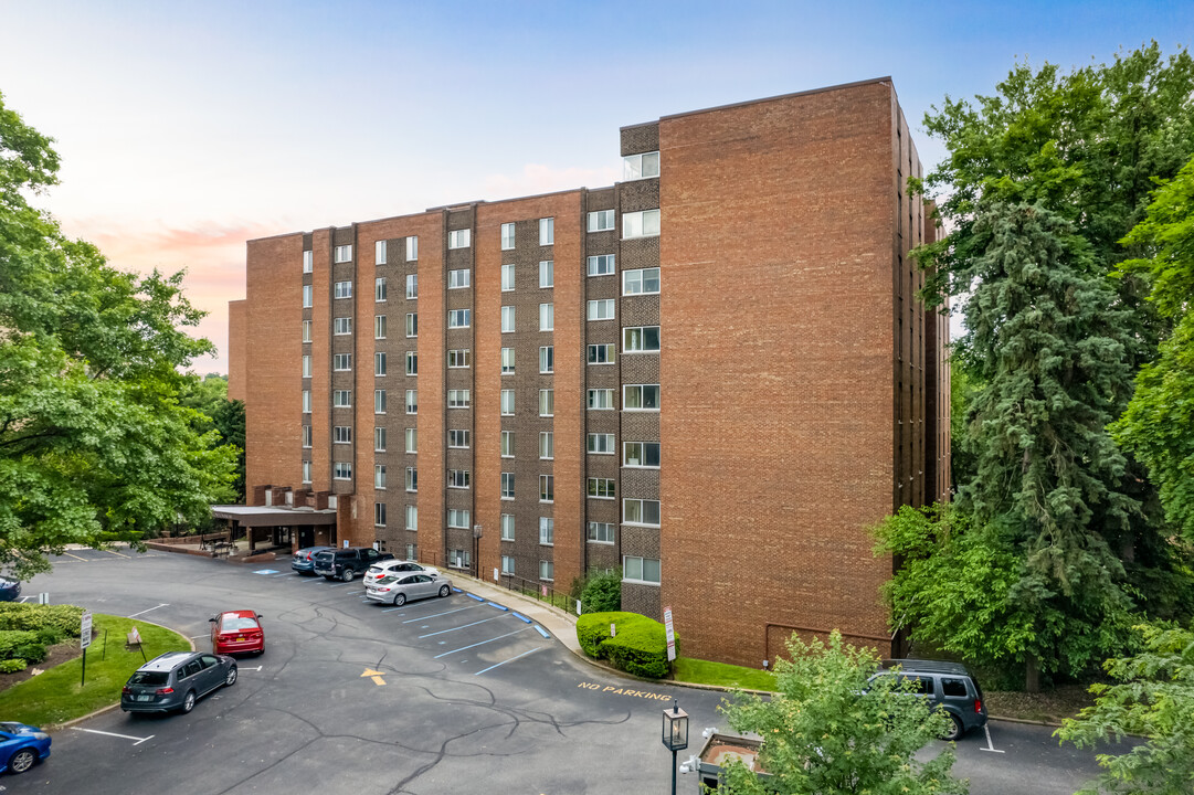 Amberson Towers Condominium in Pittsburgh, PA - Building Photo