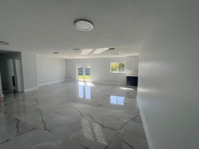 3300 SW 127th Ave in Miami, FL - Building Photo - Building Photo