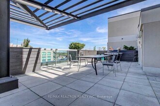 935 Sheppard Av W in Toronto, ON - Building Photo - Building Photo