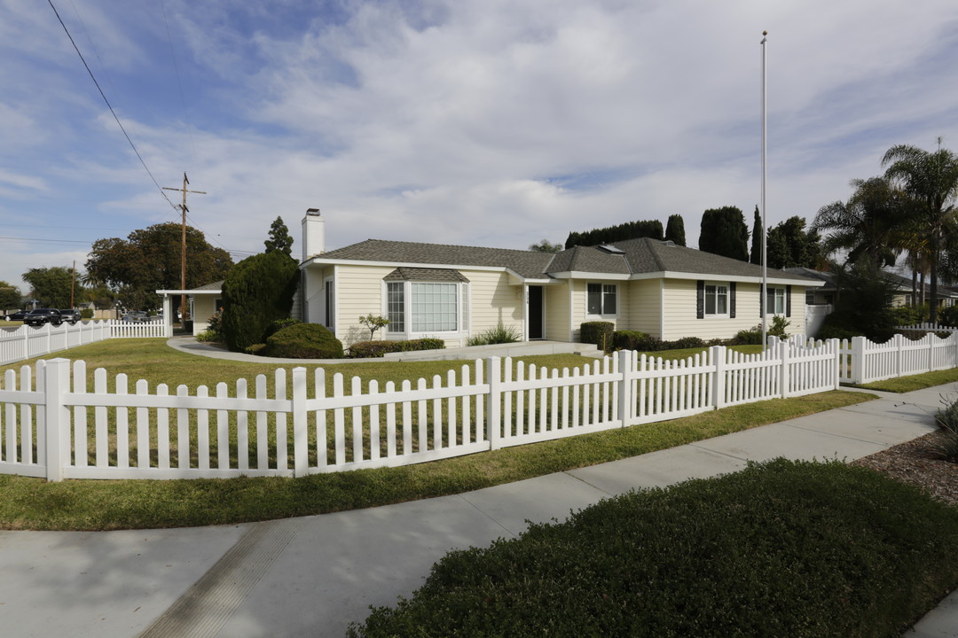 354 Broadway in Costa Mesa, CA - Building Photo