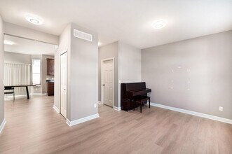 27106 Ladbroke St in Novi, MI - Building Photo - Building Photo