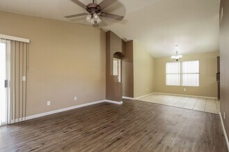 9745 W Runion Dr in Peoria, AZ - Foto de edificio - Building Photo