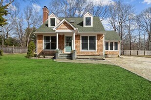 6 Lincoln Ave in East Hampton, NY - Building Photo