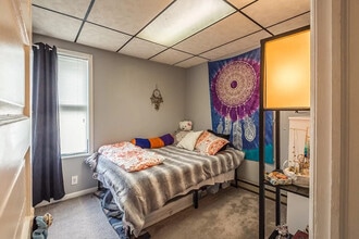 4 1/2 Hibbard St, Unit DOWN in Amsterdam, NY - Foto de edificio - Building Photo