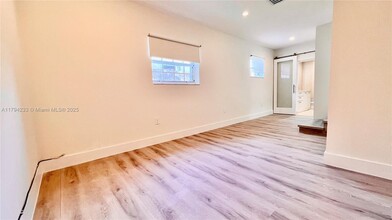 5785 SW 54th Ter in Miami, FL - Building Photo - Building Photo