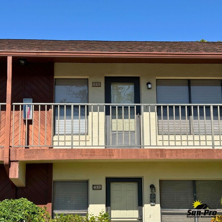 108 Lacosta Ln in Daytona Beach, FL - Building Photo