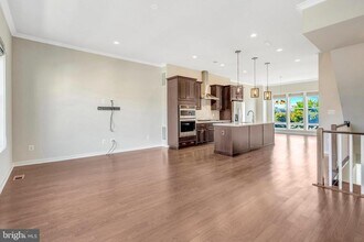 14317 Beckett Glen Cir in Chantilly, VA - Foto de edificio - Building Photo