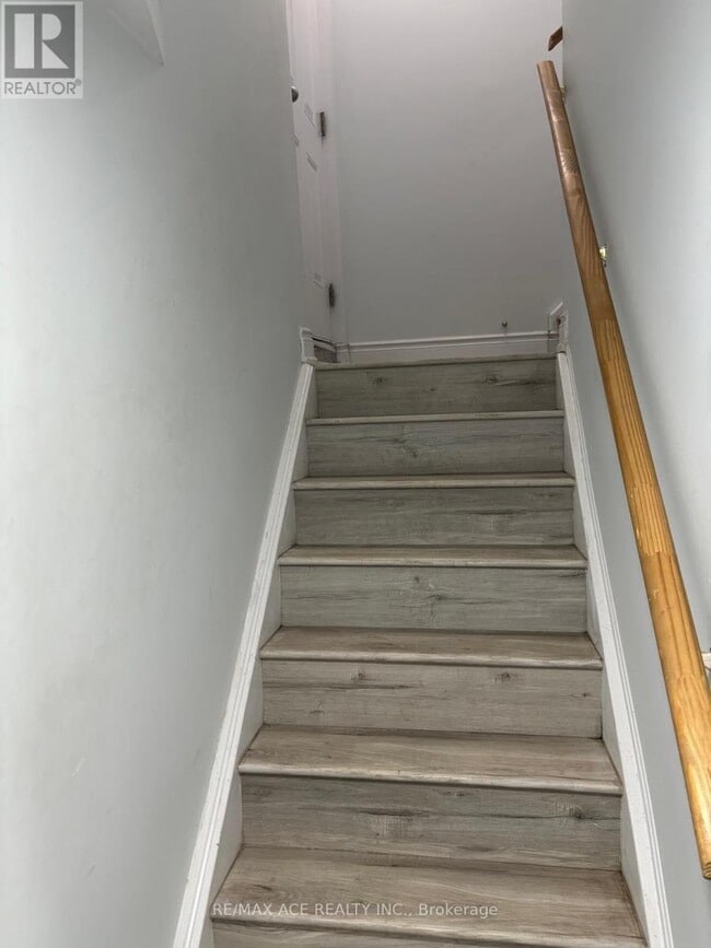 406 Comiskey Crescent in Mississauga, ON - Building Photo - Building Photo