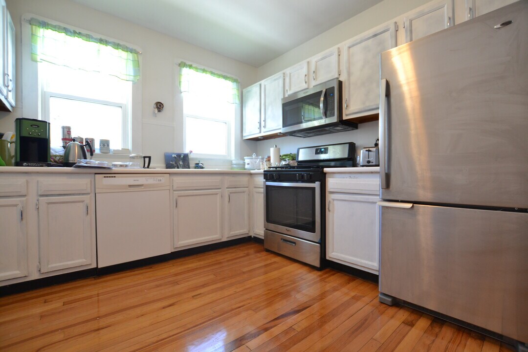 77 Hunnewell Ave, Unit 2 in Boston, MA - Building Photo