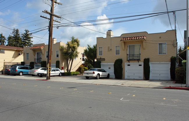 378 N Delaware St in San Mateo, CA - Foto de edificio - Building Photo