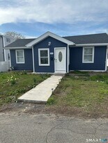 180 Pleasantview Ave in Bridgeport, CT - Building Photo