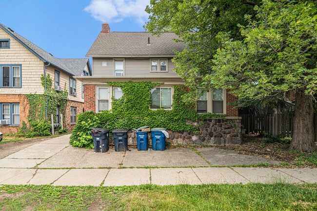 335 Packard St in Ann Arbor, MI - Foto de edificio - Building Photo