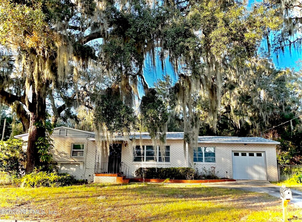 2206 Gillis St in Palatka, FL - Building Photo