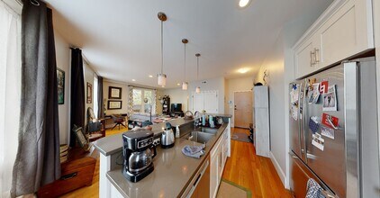 166 Hampshire St, Unit 3 in Cambridge, MA - Foto de edificio - Building Photo