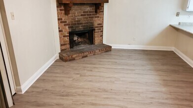 311 Meadows Dr in Destrehan, LA - Foto de edificio - Building Photo