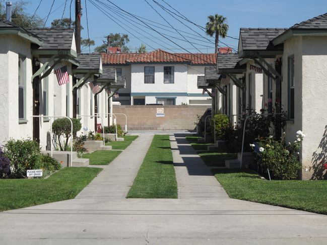 9613 Ramona St in Bellflower, CA - Building Photo - Building Photo