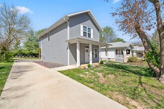 1041 E Delmar St in Springfield, MO - Building Photo - Building Photo