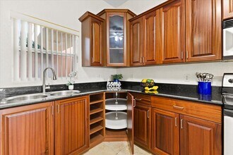 1620 Presidential Way in West Palm Beach, FL - Foto de edificio - Building Photo