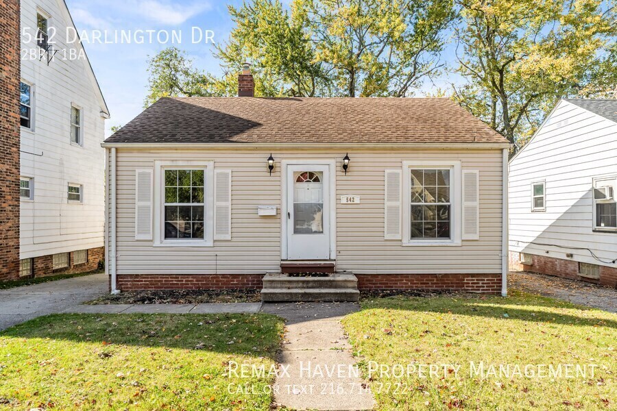 542 Darlington Dr in Bedford, OH - Building Photo