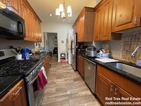 11 Babcock St, Unit 1 in Brookline, MA - Building Photo