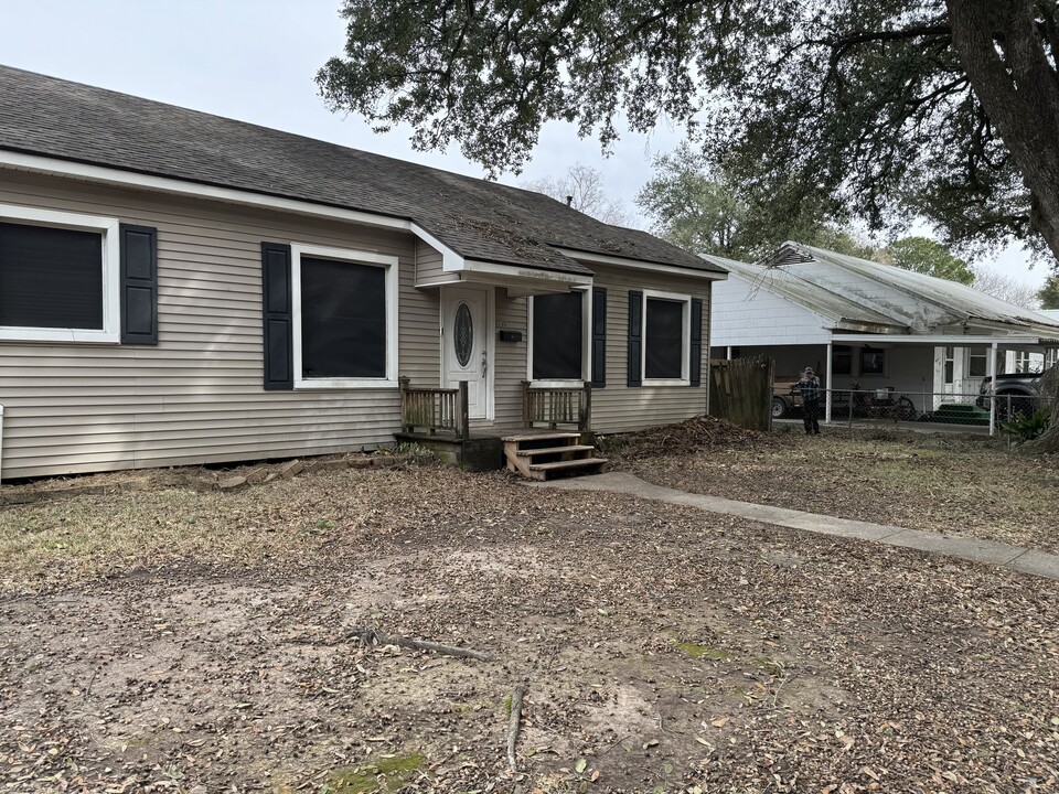 609 Maumus St in New Iberia, LA - Building Photo